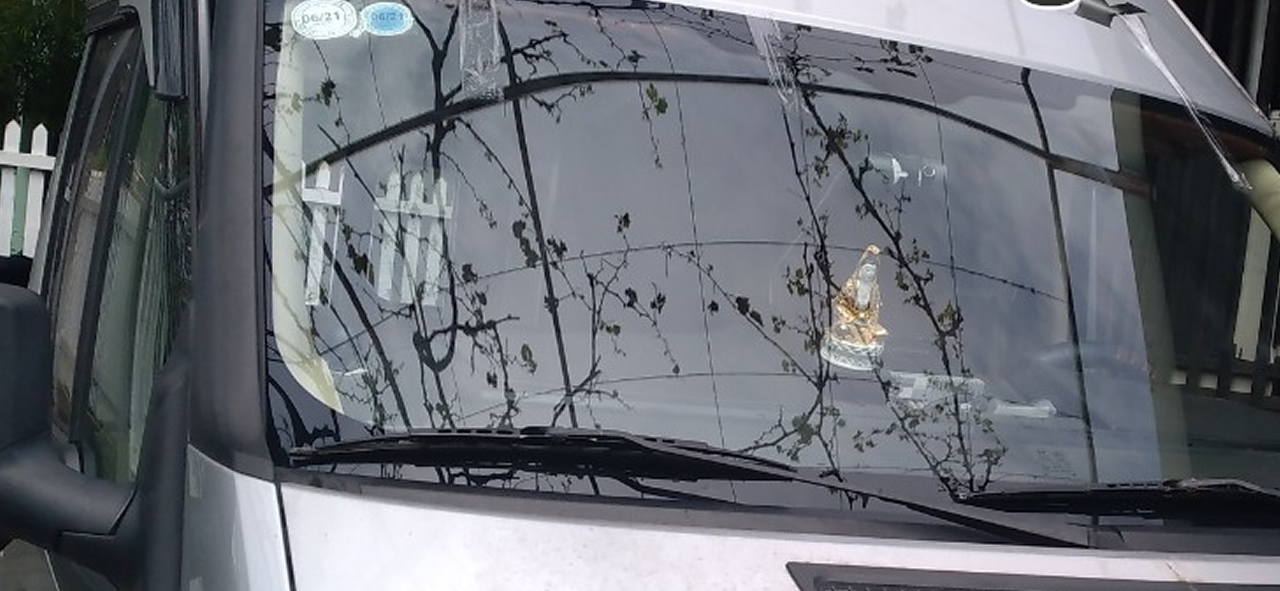 THAY KÍNH CHẮN GIÓ Ô TÔ 10